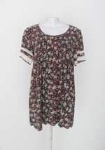 blusa feminina colorida com renda