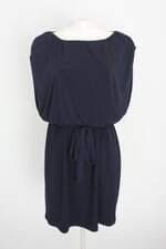 vestido feminino azul com faixa na cintura