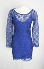 vestido feminino azul com forro