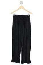 calça de tecido feminina preta com plissado