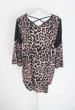 blusa feminino estampada com recortes