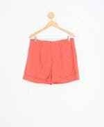 shorts feminino laranja com barra italiana e pregas