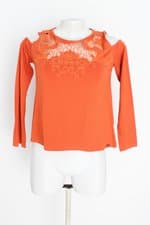blusa gris feminina laranja com bordado e recortes