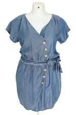 vestido jeans lado avesso feminino azul com faixa na cintura e franzido