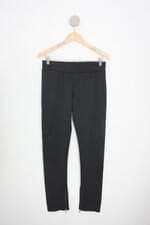 calça de tecido feminina preta com aplique e cós com elástico