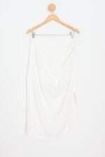 saia C&A feminina off white com fenda e forro