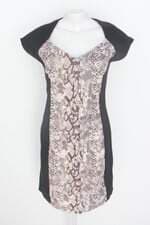 vestido feminino preto com recortes