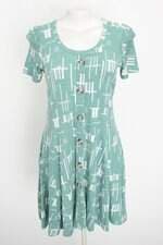 vestido feminino verde estampado com aplique