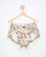 shorts lança perfume feminino estampado com aplique