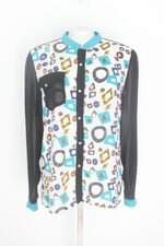 camisa feminina estampada com recortes