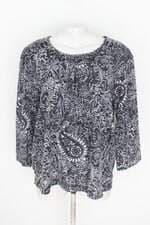 blusa feminina preta estampada com aplique