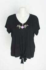 blusa comprometida feminina preta com bordado