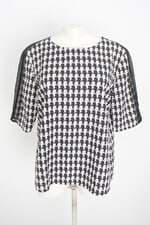 blusa karl lagerfeld feminina estampada com barra mullet e recortes