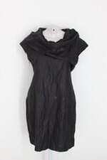 Vestido shoulder feminino preto com brilhos em dourado