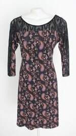 vestido feminino preto estampado com recortes