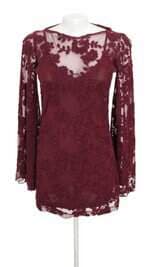 vestido Dress To feminino vinho bordado com forro e fenda