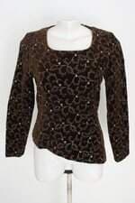 blusa feminina marrom com assimetria e bordado