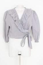 blusa cerom feminina cinza listrada com babado