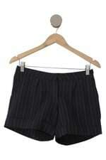 Shorts feminino preto risca de giz