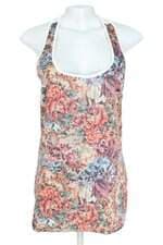 regata Carmim feminina estampada com recortes