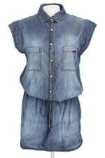 vestido jeans Colcci feminino azul com faixa na cintura