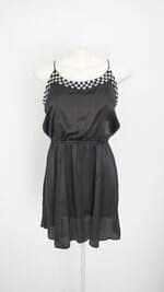 vestido C&A feminino preto com aplique