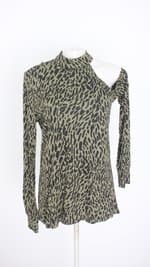 blusa dzarm feminina estampada  com assimetria