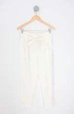 calça de tecido karmani feminina off white com faixa na cintura