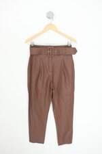 calça de tecido debrum feminina marrom com cinto