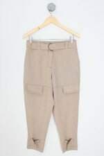 calça de tecido apoa feminina bege com cinto