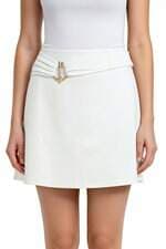 minissaia feminina off-white com faixa na cintura