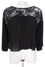 blusa Shoulder feminina preta com barra mullet e recortes