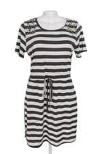 vestido royallove feminino com listras pretas e cinzas e  aplique