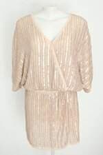 vestido feminino bege com aplique e forro
