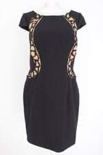 vestido iza.d feminino preto com aplique e recortes