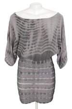 vestido Bobstore feminino cinza com aplique e recortes