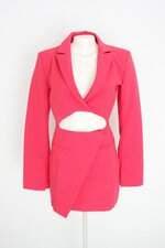 vestido de alfaiataria rosa com recortes vazados ZARA