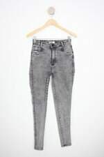 calça jeans feminina cinza