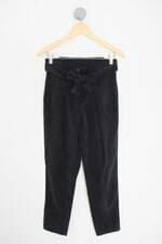 calça de tecido feminina preta com faixa na cintura