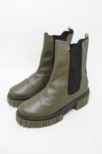 bota chelsea feminina verde com ajuste por elástico