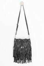 bolsa tiracolo feminino preto com franja e spikes