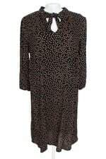 Vestido Curto Preto com Poás Renner