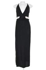 vestido feminino preto com faixa na cintura e fenda