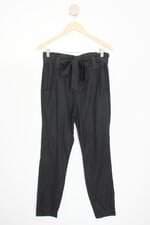 calça de tecido fashion plus feminina preta com faixa na cintura