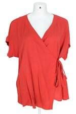 vestido curto rogério costa laranja com faixa na cintura e sobreposição