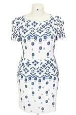 vestido feminino estampado com fenda e forro