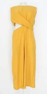macacão Amaro feminino amarelo com pregas e recortes