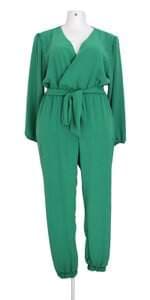 macacão feminino verde com faixa na cintura