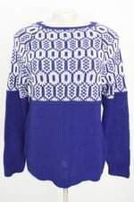 suéter feminino azul com recortes