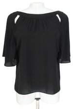 blusa Mob feminina preta com recortes
